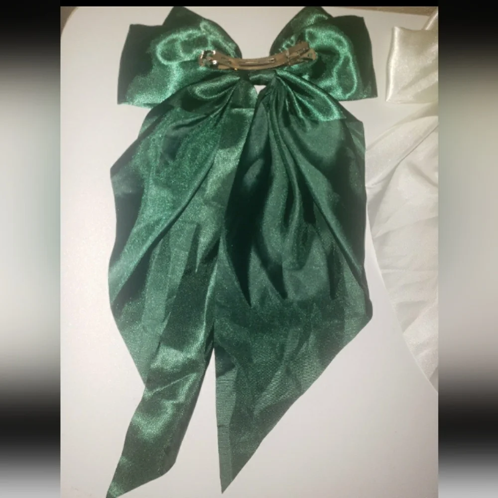 5 Chic Satin Hair Bows in Green and White
